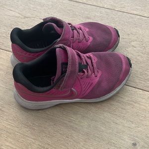Girls Nike Star Runner sneakers